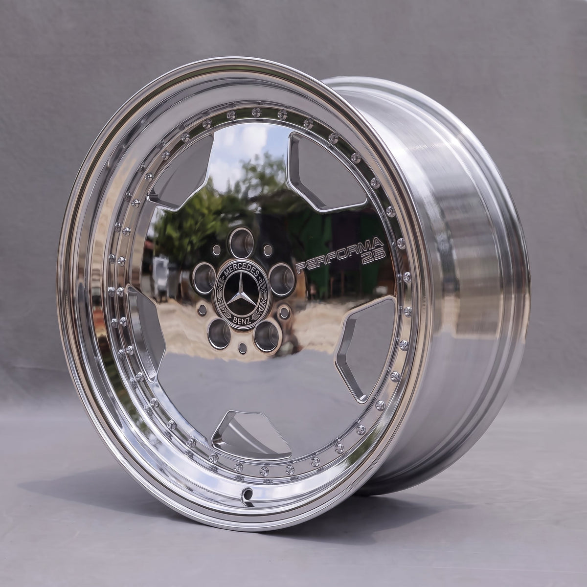18-inch chrome monoblock wheel, angled view showing the deep concave barrel and lip hardware